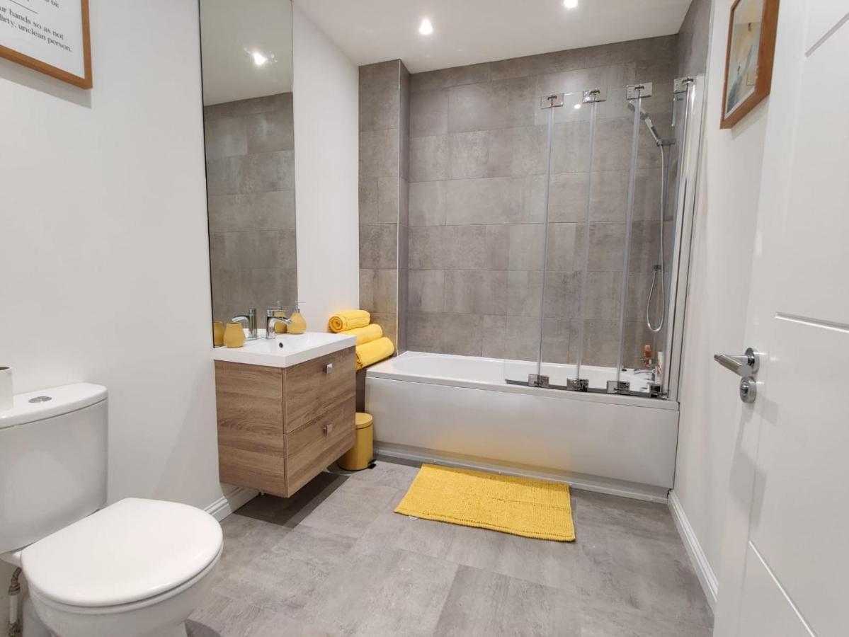 Stunning 2 Bedroom River View Apartment Perth Buitenkant foto